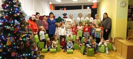 Teatrzyk ''O Bałwanku Zarozumiałku'' i spotkanie z Mikołajem 