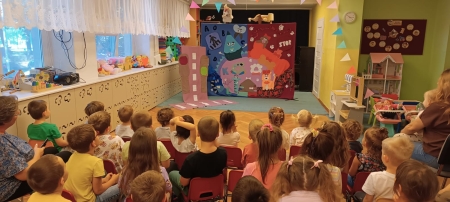 Przedstawienie teatralne ''O Hałhałku w kłopotach i pchełkowych psotach'' - bajka o bezpie