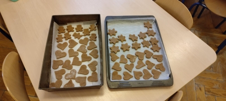 ''Już pachnie świętami'' - pieczenie pierniczków 